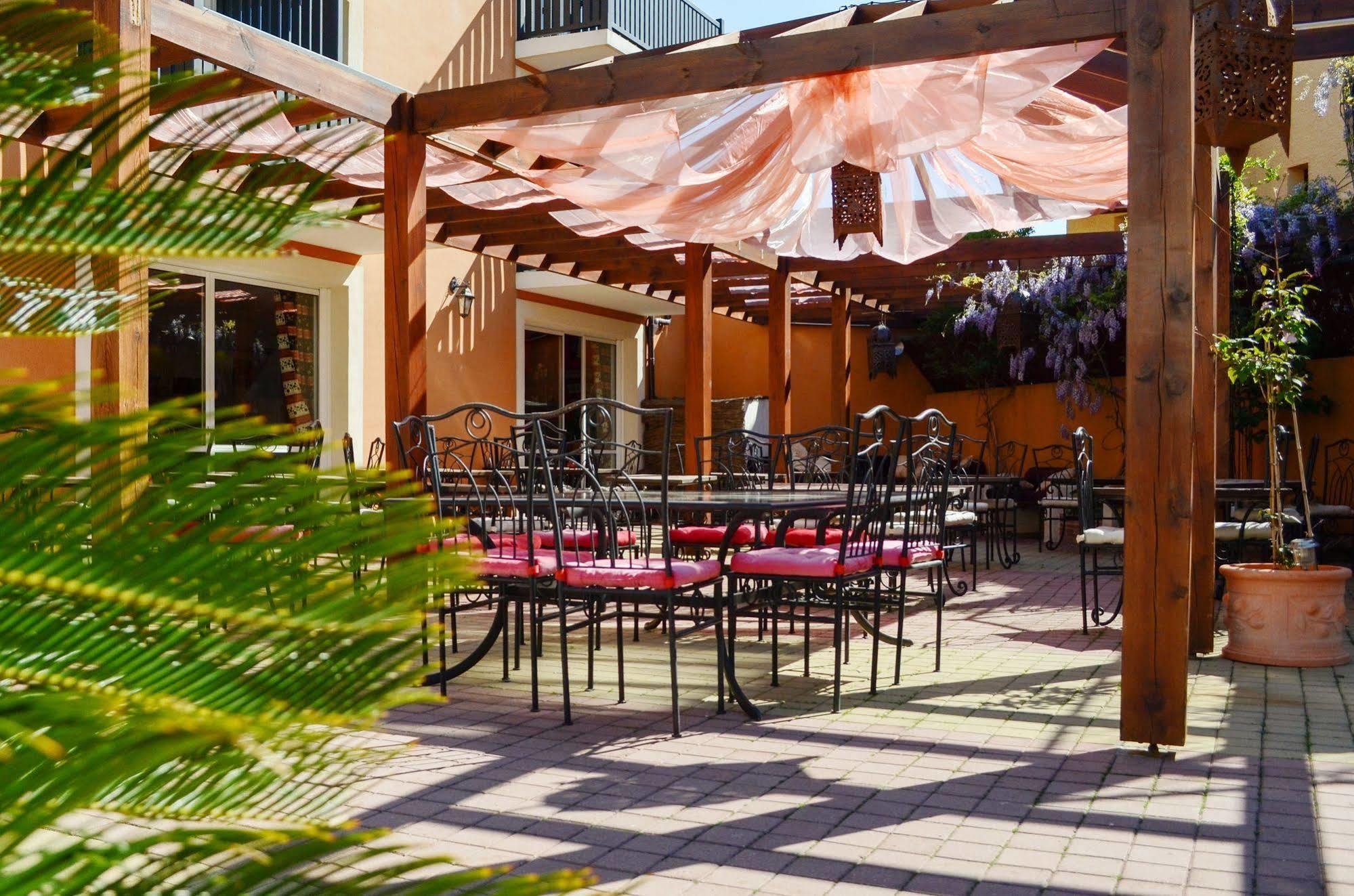 Logis Hotel De La Clape Narbonne-Plage Exterior foto